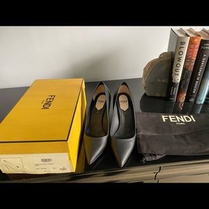 Fendi Decolette Vitello Flamingo Nero pumps